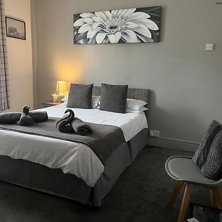 The Swan Hotel Kington  Esterno foto