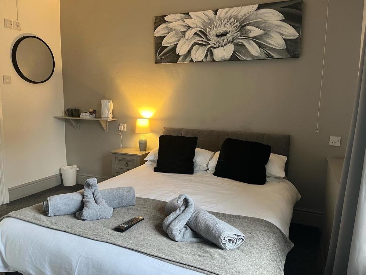The Swan Hotel Kington  Esterno foto